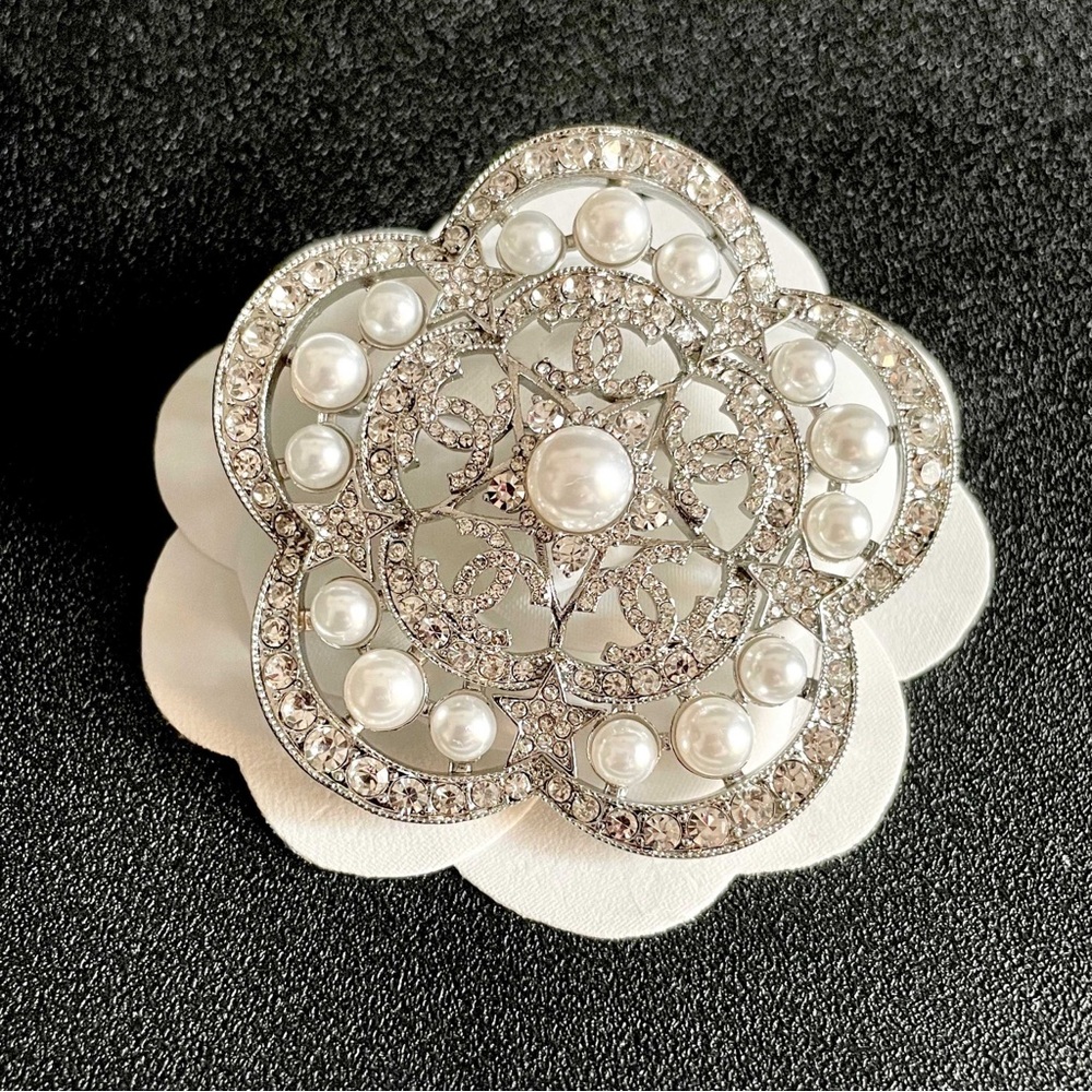 Chanel Brooch - Picture 5 of 7